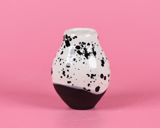 Black and white mini pot #2